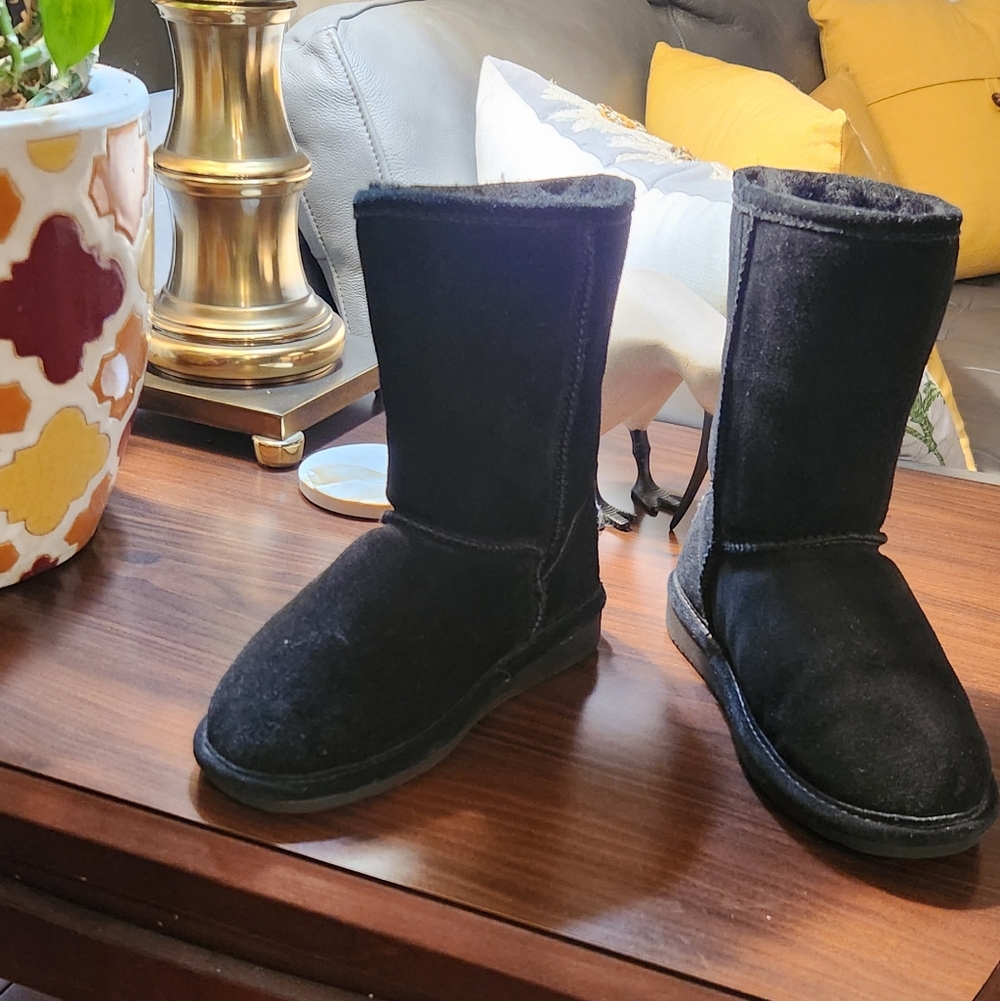 BearPaw Women's Black Suede Footwear
